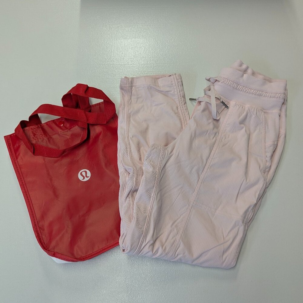 Lululemon Dance Studio Mid-Rise Lined Crop 25" Strawberry Milkshake Size 2 *Tote